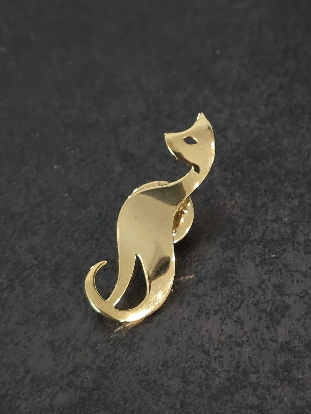 Vintage 1960s–1970s Modernist Gold-Tone Cat Brooch